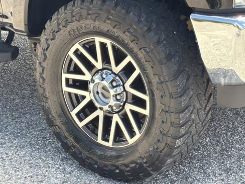 Used 2019 Ford F250 Lariat w/ Lariat Ultimate Package AWD/4WD image 9