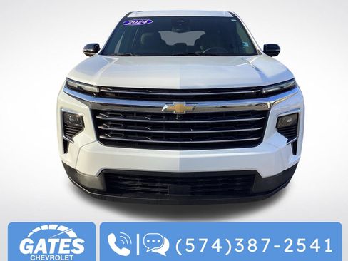 Used 2024 Chevrolet Traverse LT FWD image 2