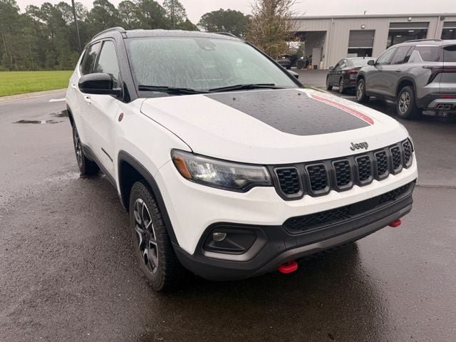 Used 2025 Jeep Compass Trailhawk AWD/4WD image 21