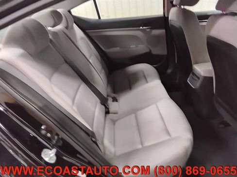 Used 2017 Hyundai Elantra SE image 15