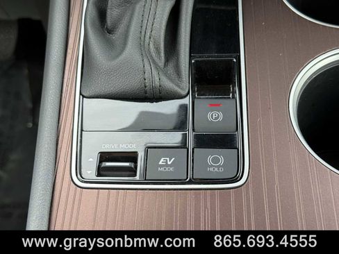 Used 2024 Toyota Sienna LE FWD image 25