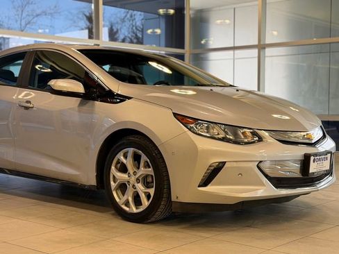 Used 2017 Chevrolet Volt Premier w/ Driver Confidence II Package image 4