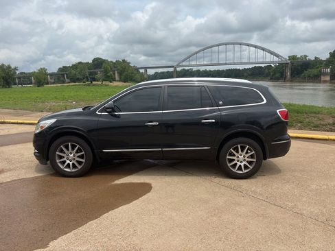 Used 2017 Buick Enclave Leather w/ Trailering Package FWD image 3