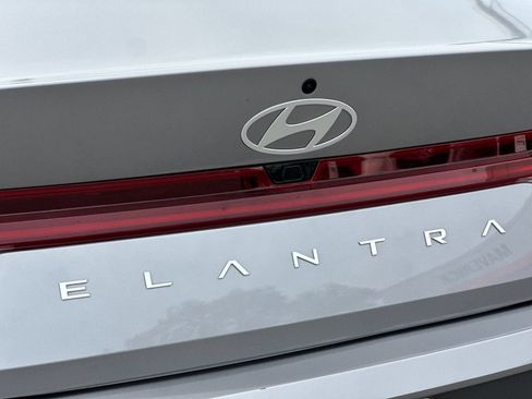 Used 2025 Hyundai Elantra Limited FWD image 25