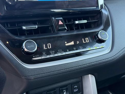 Used 2025 Toyota Corolla Cross XLE FWD image 23
