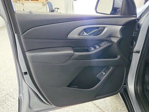 Used 2023 Chevrolet Traverse LT FWD image 23