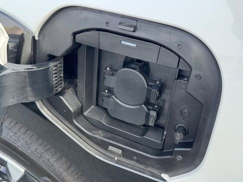 Used 2024 Toyota bZ4X FWD image 9