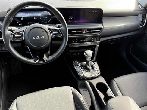Used 2024 Kia Seltos EX image 2