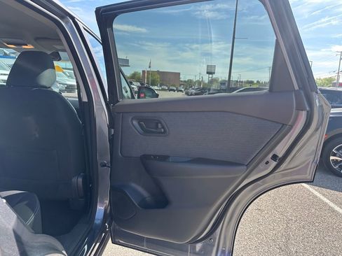 Used 2023 Nissan Rogue S AWD/4WD image 14
