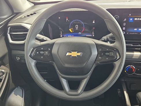 Used 2025 Chevrolet TrailBlazer LT AWD/4WD image 43