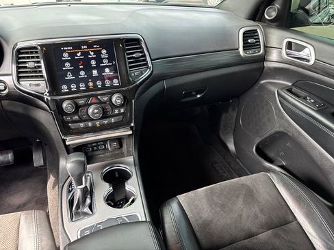 Used 2022 Jeep Grand Cherokee Laredo X image 14