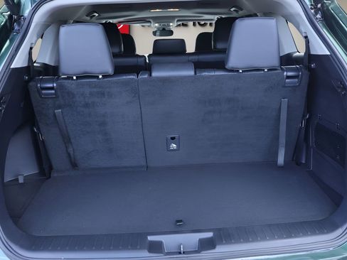 Certified 2025 Toyota Highlander XLE image 18