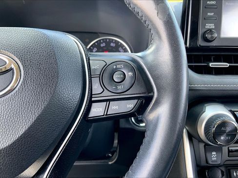 Used 2019 Toyota RAV4 XLE Premium FWD image 24