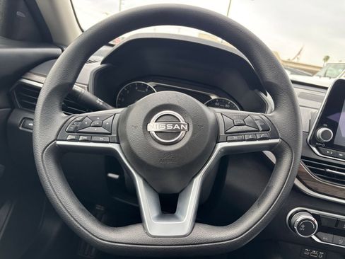 Used 2025 Nissan Altima 2.5 SV image 30