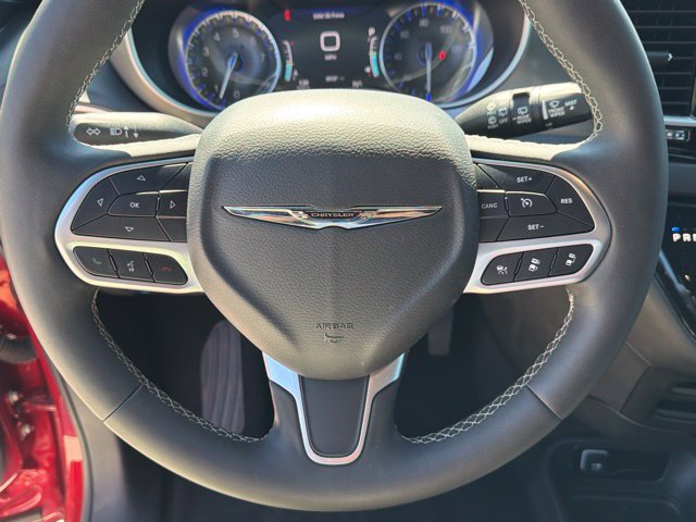 Used 2025 Chrysler Pacifica Select FWD image 27