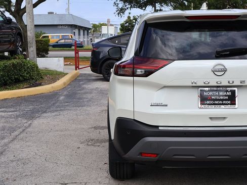 Used 2023 Nissan Rogue SV FWD image 13