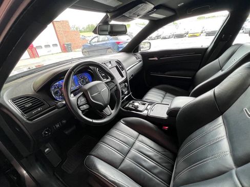 Used 2018 Chrysler 300 S image 12