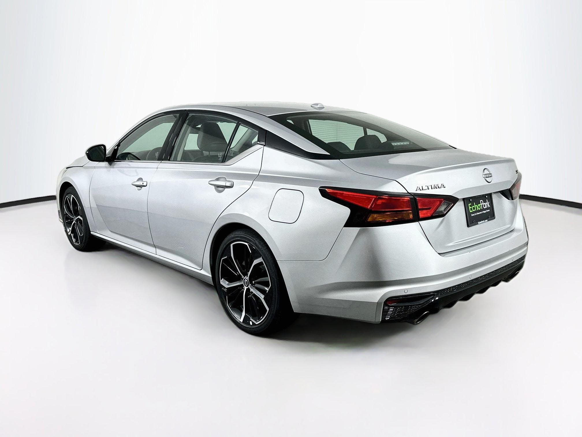 Used 2025 Nissan Altima 2.5 SR FWD image 5