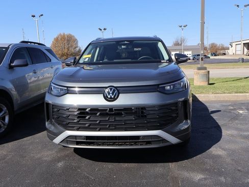 Used 2025 Volkswagen Tiguan SE image 9