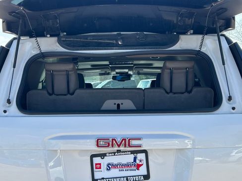 Used 2017 GMC Yukon SLT w/ Premium Edition image 17
