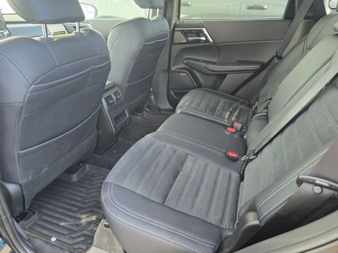 Used 2025 Mitsubishi Outlander SE AWD/4WD image 13