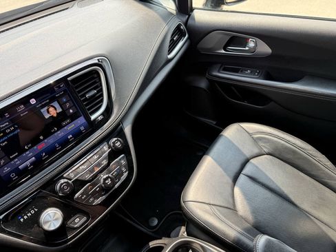 Used 2021 Chrysler Pacifica Touring-L w/ Uconnect Theater Family Group AWD/4WD image 24