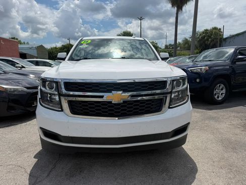 Used 2018 Chevrolet Suburban LT RWD image 2
