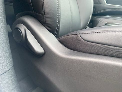 New 2026 Chrysler Voyager LX image 10