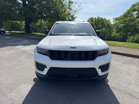 Used 2024 Jeep Grand Cherokee Limited w/ Black Appearance Package AWD/4WD image 2