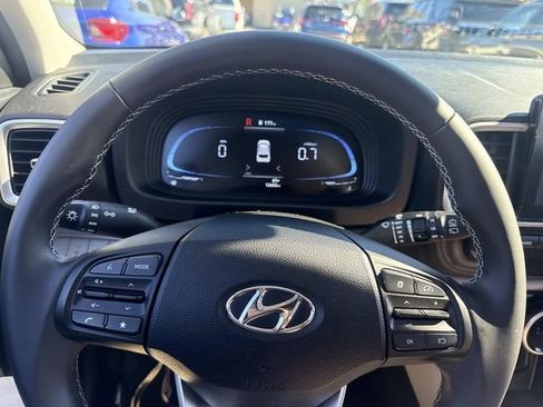 Used 2024 Hyundai Venue SEL image 29