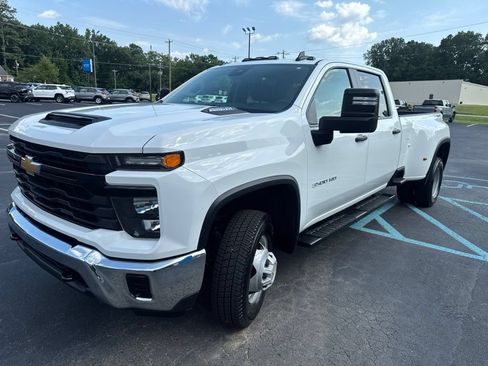 Used 2024 Chevrolet Silverado 3500 W/T w/ WT Convenience Package AWD/4WD image 4