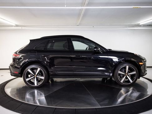 Certified 2023 Porsche Macan AWD/4WD image 8