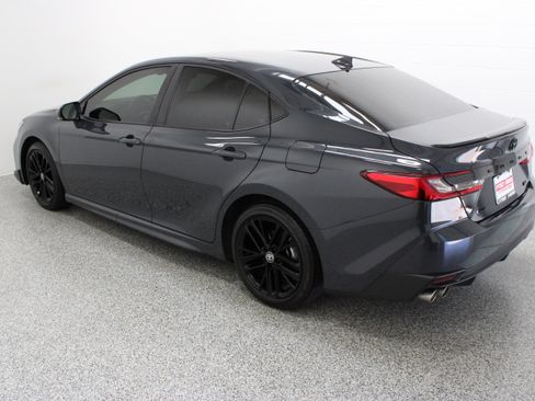 Used 2025 Toyota Camry SE FWD image 9