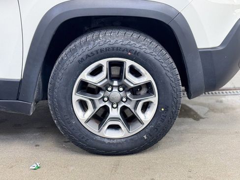 Used 2019 Jeep Cherokee Trailhawk w/ Cold Weather Group image 4