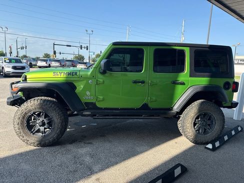 Used 2019 Jeep Wrangler Unlimited Sport S AWD/4WD image 3
