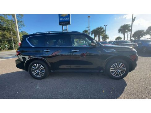 Used 2023 Nissan Armada SL w/ Captain's Chairs Package image 9
