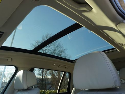 Used 2022 BMW X7 xDrive40i w/ Premium Package image 12