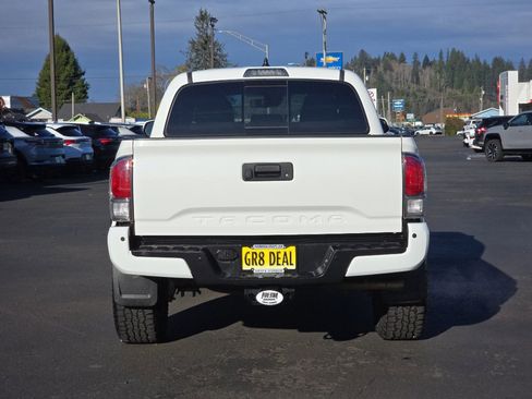 Certified 2023 Toyota Tacoma TRD Off-Road image 8
