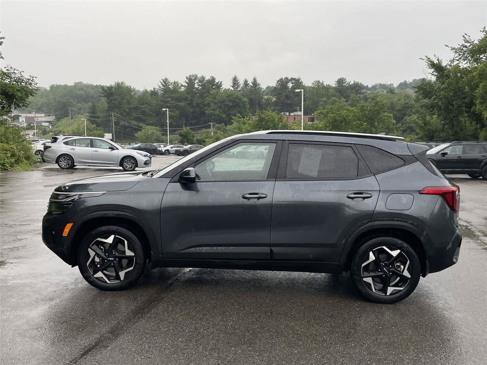 Used 2025 Kia Seltos S AWD/4WD image 2