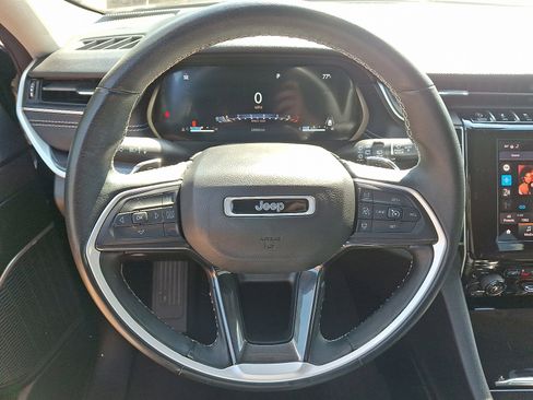 Certified 2022 Jeep Grand Cherokee Laredo w/ Luxury Tech Group I image 19