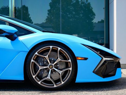 Used 2025 Lamborghini Revuelto AWD/4WD image 9
