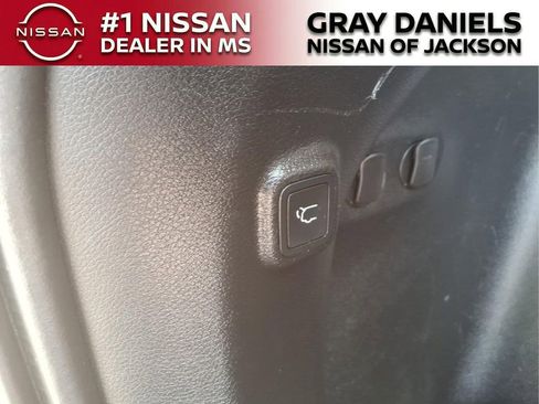 Used 2020 Jeep Cherokee Limited FWD image 9