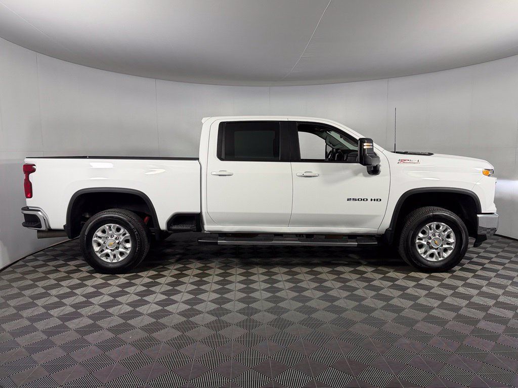 Used 2026 Chevrolet Silverado 2500 LT AWD/4WD image 7