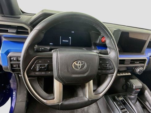 Used 2025 Toyota Tacoma TRD Off-Road AWD/4WD image 5