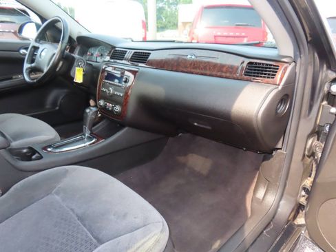 Used 2014 Chevrolet Impala LT w/ LT Sunroof Package FWD image 16