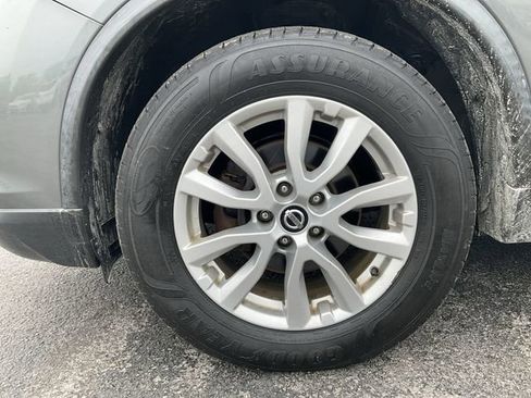 Used 2018 Nissan Rogue SV w/ Sun & Sound Touring Package AWD/4WD image 8