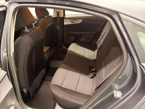 Used 2022 Kia Forte LXS FWD image 9