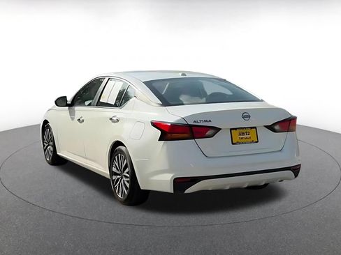 Used 2025 Nissan Altima 2.5 SV FWD image 11