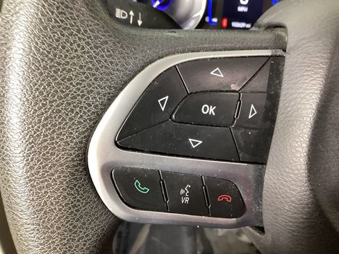 Used 2017 Chrysler Pacifica Touring FWD image 20