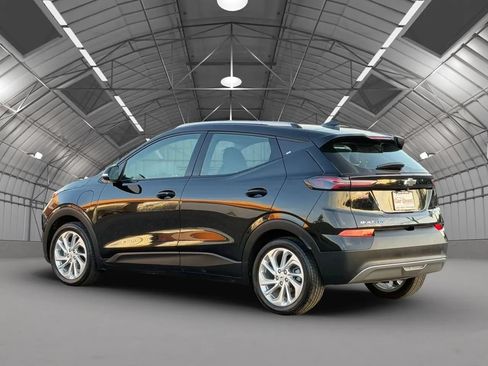 Used 2023 Chevrolet Bolt EUV LT FWD image 2